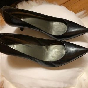 Stuart Weitzman point toe kitten heel black 7.5